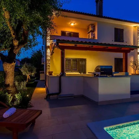 In Near & Pool Ferienhaus