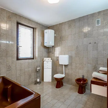 Spacious In With Pool Dom wakacyjny Pula