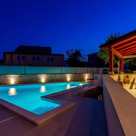 In Near & Pool Ferienhaus