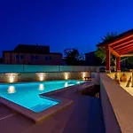 In Near & Pool Nyaraló