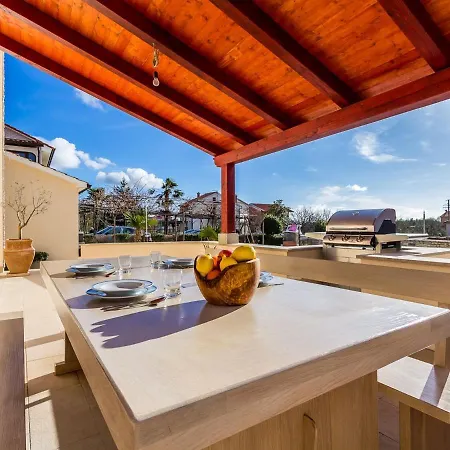 Feriehus In Near & Pool