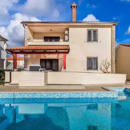 Vakantiehuis In Near & Pool
