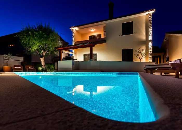 度假居 In Near & Pool 普拉