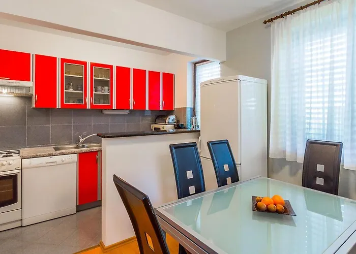 Feriehus In Near & Pool Pula