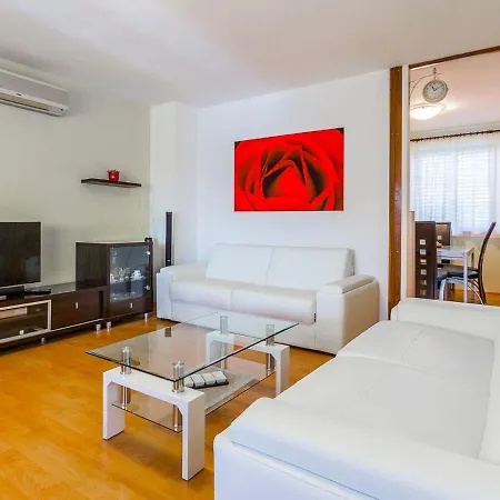 In Near & Pool Casa vacanze Pola